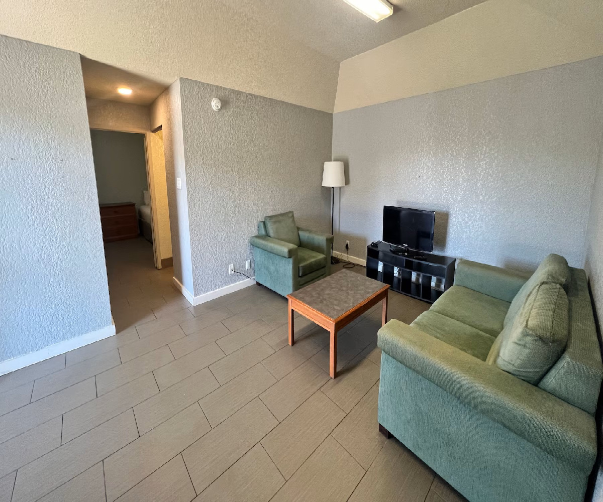 2 Queen Beds, Full Apartment, Non-Smoking