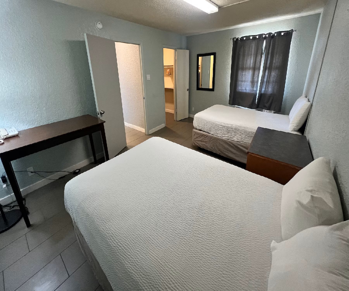 2 Double Beds, Accessible Room, SmokingDE