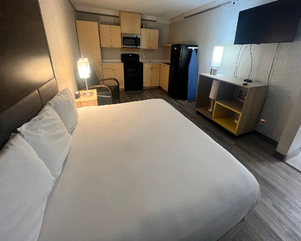 1 King Bed, Accessible Room, SmokingDE